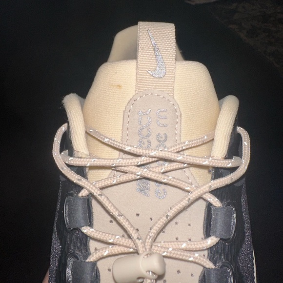 Nike React Escape Run Custom Road Running Sneaker Women’s 9.5. Black/Neutral - Picture 9 of 9